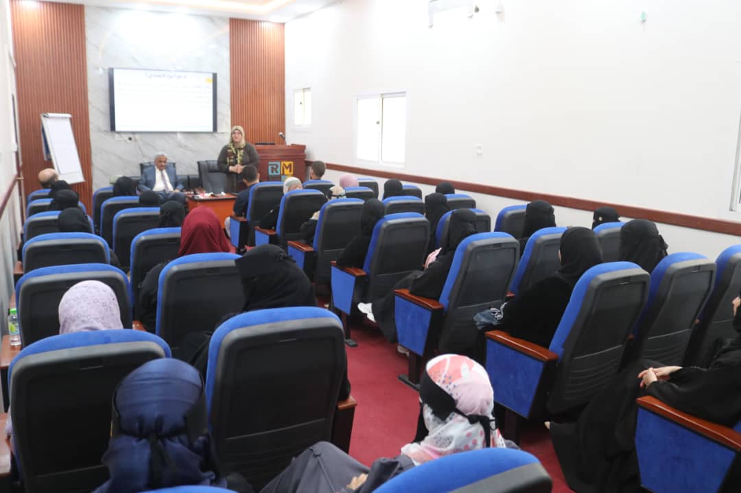 رئيس صندوق صيانة الطرق يفتتح ندوة حول حقوق العمل والواجبات الوظيفية للمرأة 1