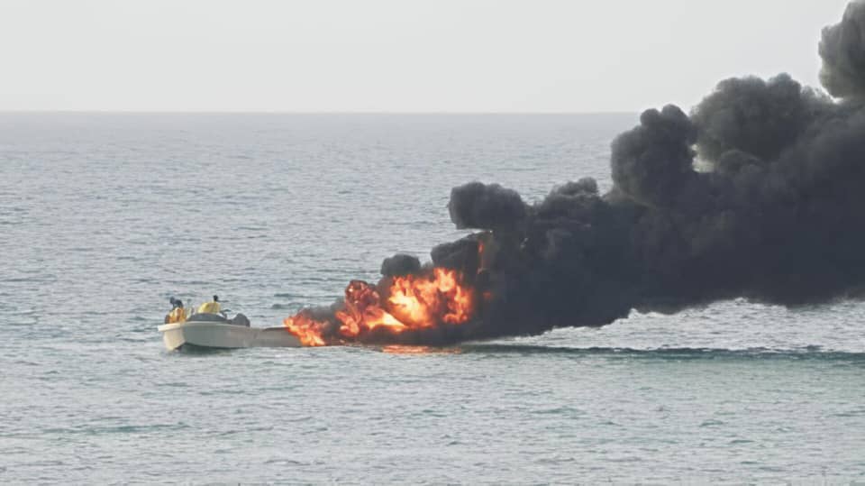 خفر السواحل والقوات البحرية يُحبطان هجوم حوثي في البحر الأحمر ويدمران 3 زوارق مفخخة 1