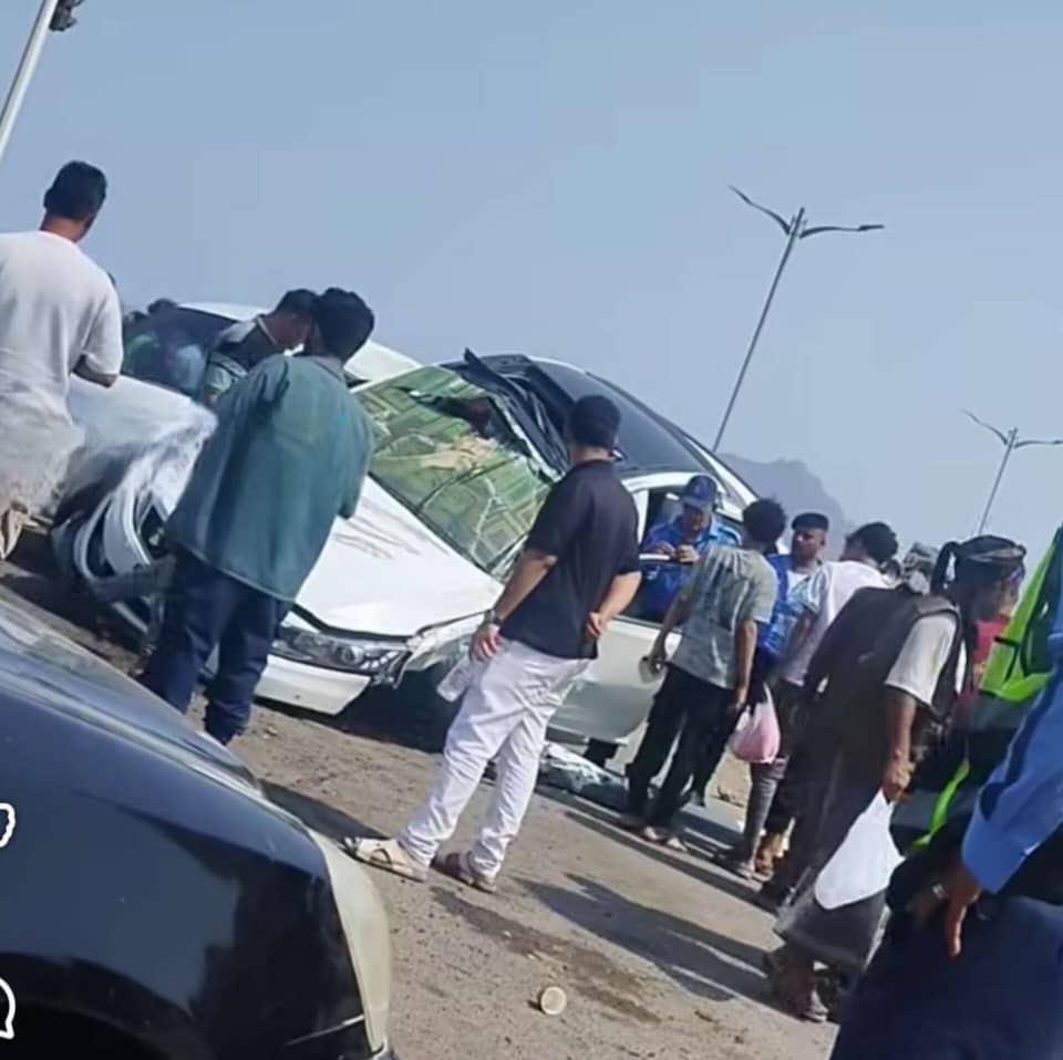حادث مروري مروع على خط إنماء بالقرب من جولة كالتكس في عدن 1