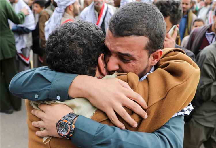 مركز حقوقي يطالب بتحرك دولي للضغط على الحوثيين لتنفيذ اتفاق الأسرى.. وتحذيرات من تسييس الملف الإنساني 1