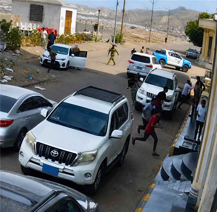 إدارة فندق روتانا بعدن تطالب بتحقيق عاجل في واقعة اقتحام واعتداء أثارت مخاوف النزلاء 1