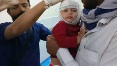 قصف حوثي يستهدف مخيمات النازحين في مأرب.. وناشطون يتداولون صورة طفل مصاب 3