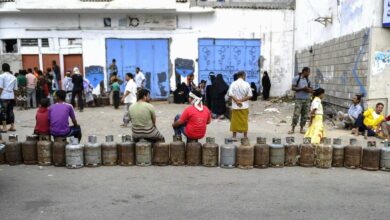 عدن تختنق بأزمة الغاز.. طوابير طويلة ومئات الأسر تبحث عن أسطوانة منزلية 5