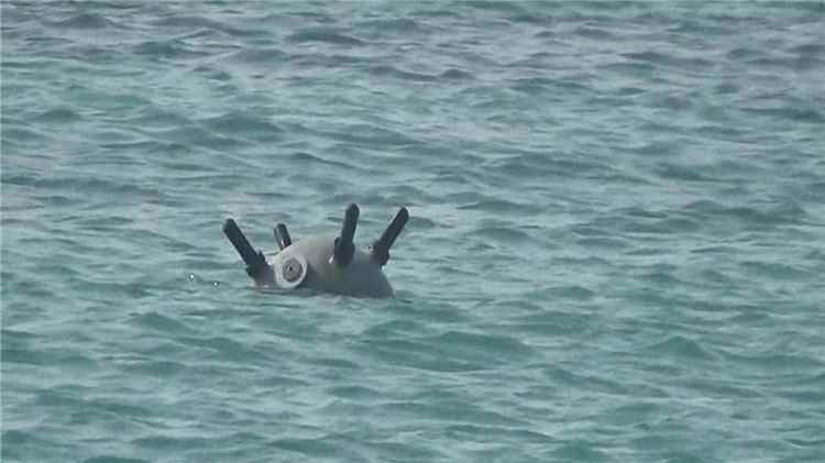 إحباط تهديد حوثي خطير في باب المندب بعد تفكيك لغم بحري وتدمير زورق مفخخ 1