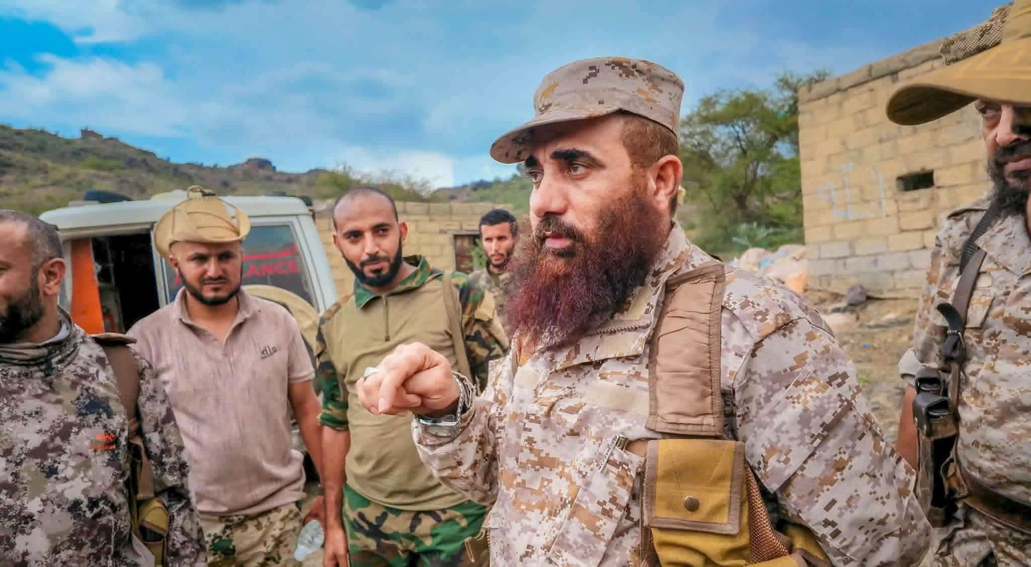قائد المنطقة العسكرية الرابعة يتفقد الخطوط الأمامية في جبهات الضالع 1