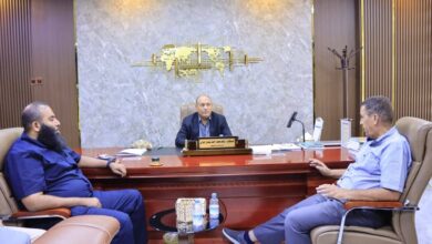 نائب وزير الصناعة يناقش مع مدير عام هيئة الأراضي تسوير المناطق الصناعية وإنشاء ميناء في أبين 2