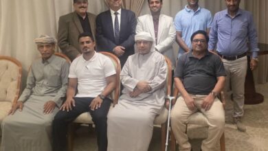الميسري يستقبل وفد من أبناء سقطرى ويشيد بثبات أبناء المحافظة ومواقفهم الوطنية 2