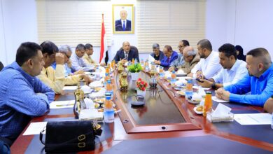 نائب وزير الصناعة والتجارة يوجّه بمعالجة تحديات النقل البحري وموانئ خليج عدن وتشكيل فريق مشترك لتسهيل التجارة 2