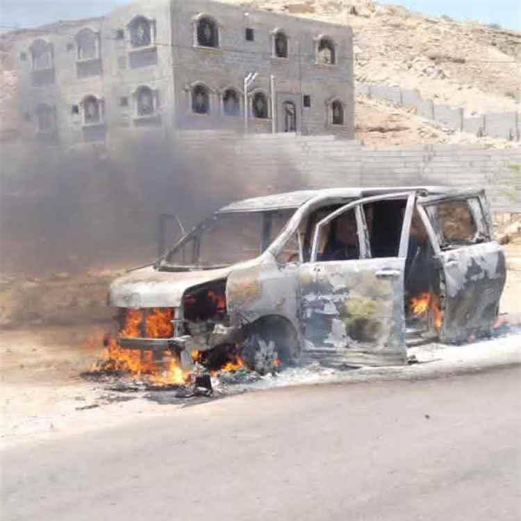 حريق مفاجئ يلتهم حافلة ركاب في شبوة.. والسبب صادم 1