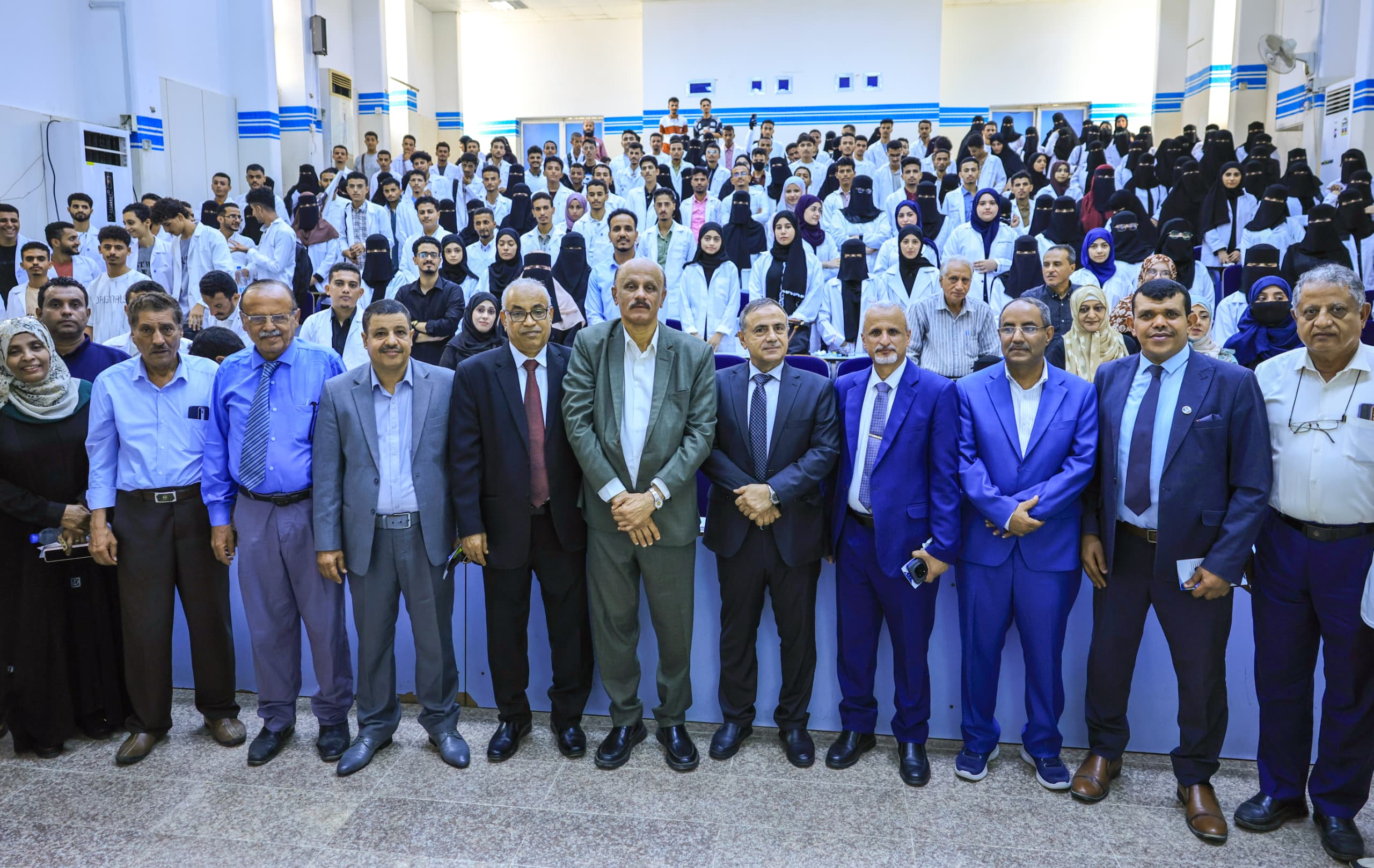 كلية الطب بجامعة عدن تستقبل طلابها المستجدين 1