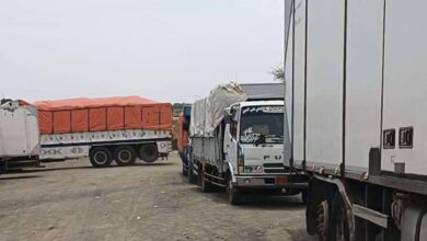 ازدحام خانق في طور الباحة.. أكثر من 500 شاحنة تنتظر العبور إلى تعز 3