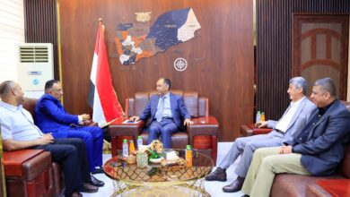 وزير الصناعة والتجارة ورئيس مصلحة الجمارك يبحثان تسهيل حركة التجارة وانسياب السلع 3