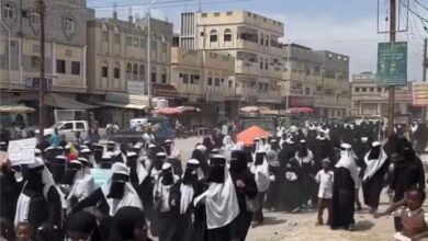 احتجاجات في المكلا تندد باستبعاد معلمين متعاقدين وتعطل الدراسة 2