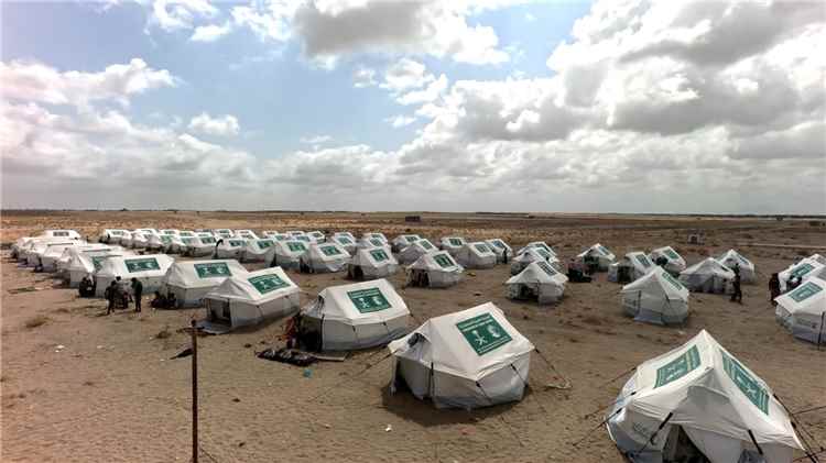 مركز الملك سلمان يوزّع 991 مادة إيوائية على 3,110 نازحين في 6 محافظات يمنية 1