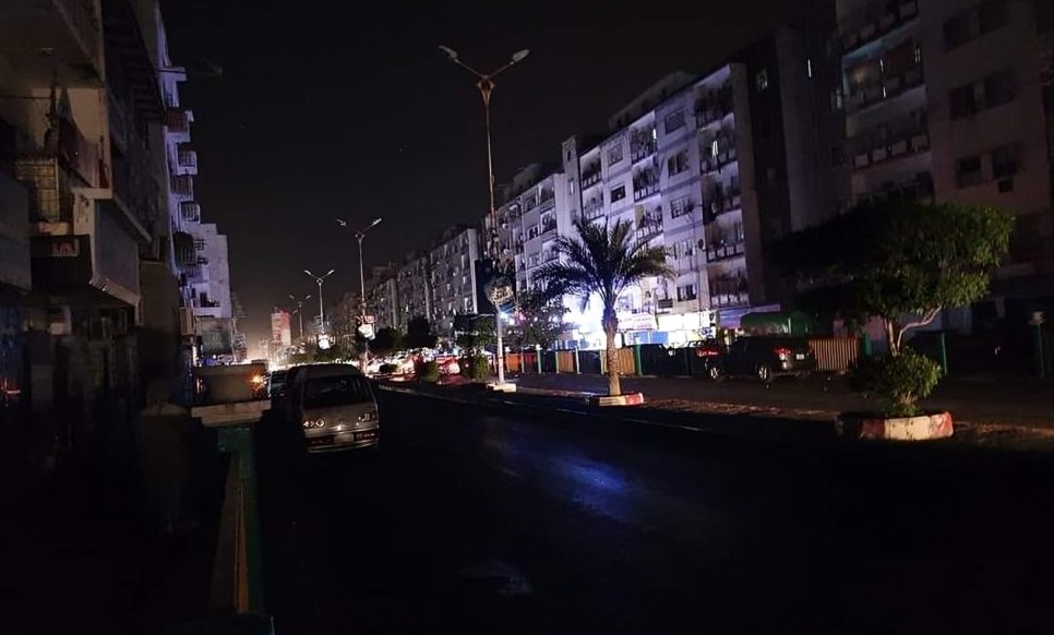 كهرباء عدن تغيب لساعات طويلة.. الأهالي: إلى متى يستمر هذا الوضع؟ 1
