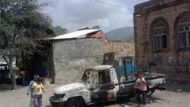 إب: اشتباكات بين عناصر حوثية تنتهي بتدمير طقم أمني واحتجاز أفراده في كمين مسلح 3