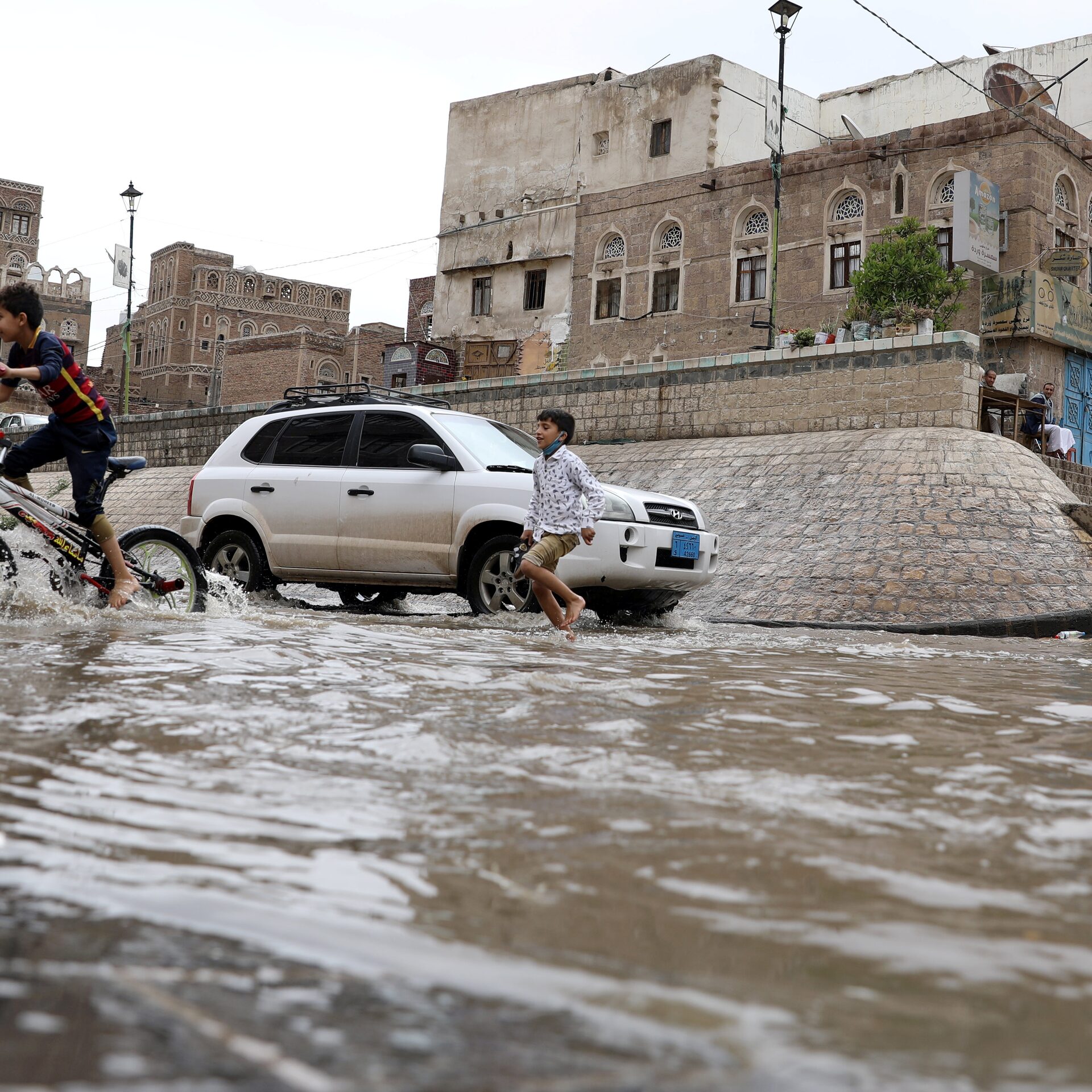 أمطار رعدية وبرودة في المرتفعات.. الأرصاد تكشف تفاصيل الطقس المتوقع في اليمن