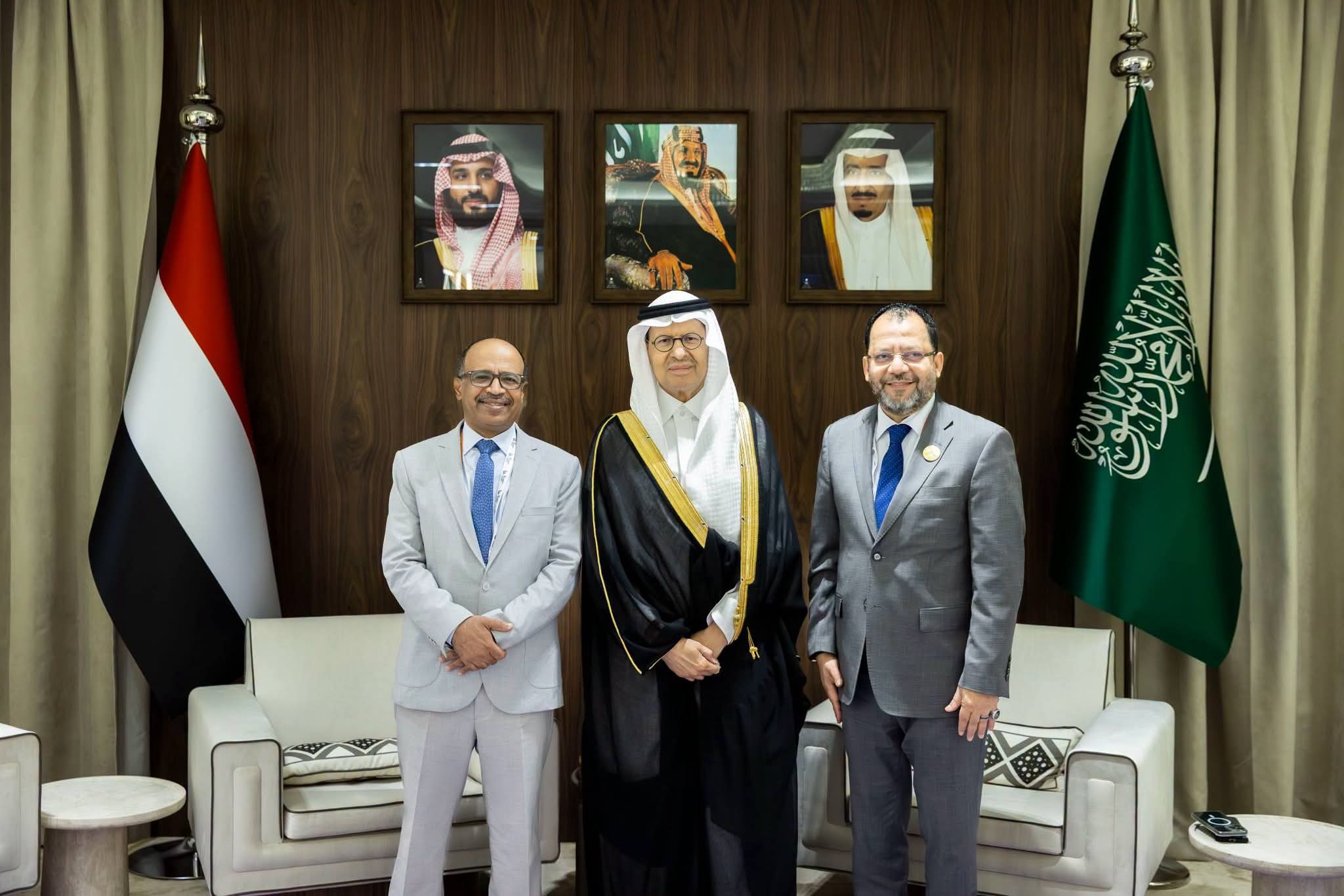 وزيرا النفط والكهرباء يبحثان مع وزير الطاقة السعودي تعزيز التعاون في مجالات النفط والطاقة 1