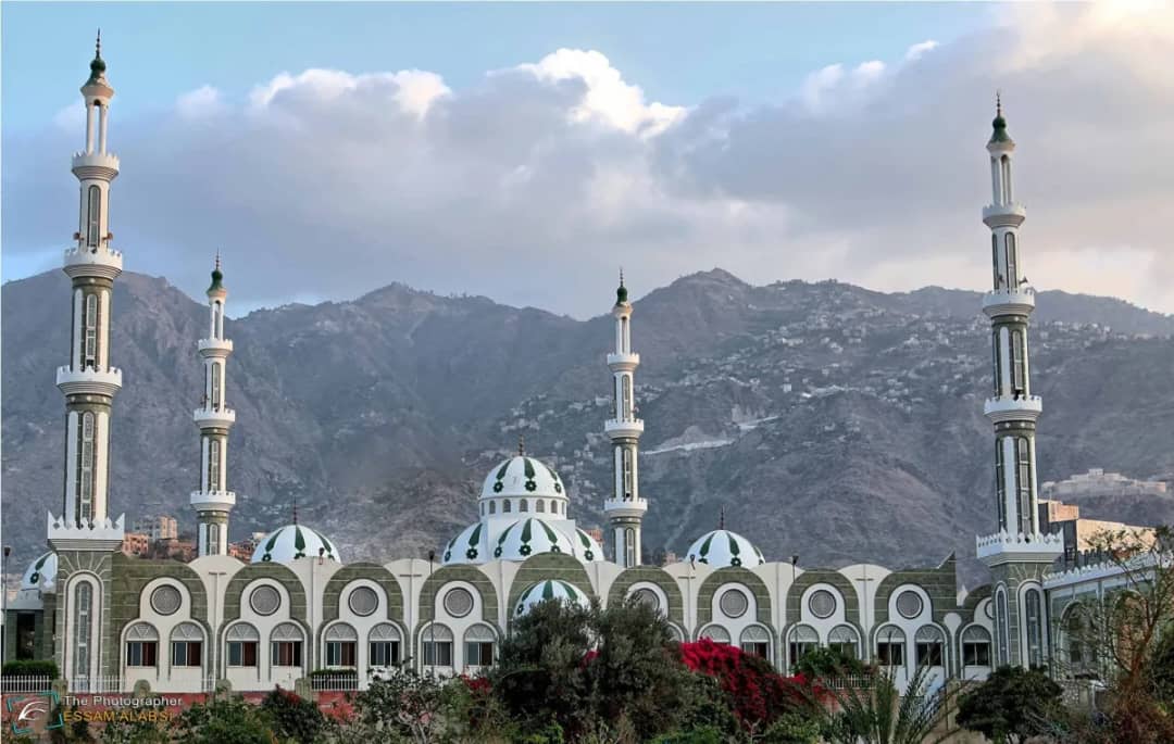 الأوقاف اليمنية تتهم الحوثيين باستهداف جامع السعيد في تعز بصاروخ باليستي 1