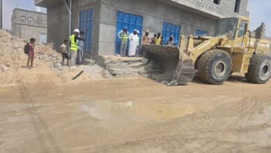 السلطة المحلية بحصوين تنفذ حملة لإزالة العشوائيات تمهيدًا لسفلتة الشارع العام 4