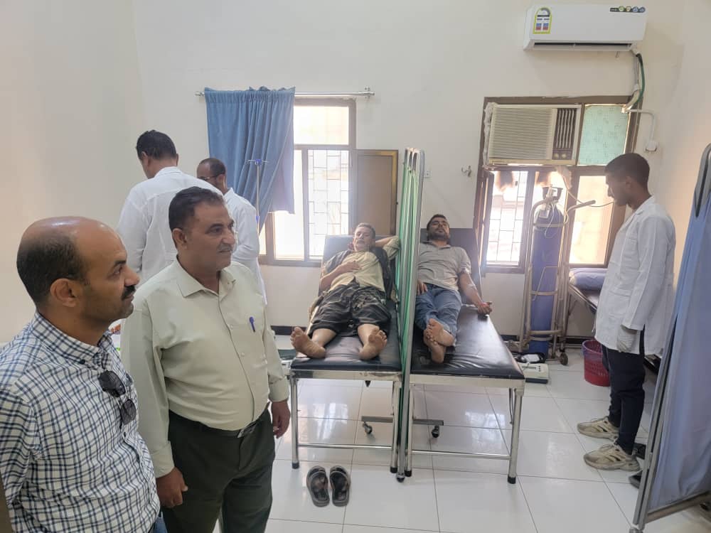 حملة للتبرع بالدم في مركز بئر أحمد الصحي بالبريقة لصالح الجرحى والمصابين 1
