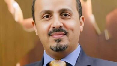 وزير الإعلام: الحوثيون يستهدفون محيط مخيمات النازحين في عدن بصاروخين باليستيين 3