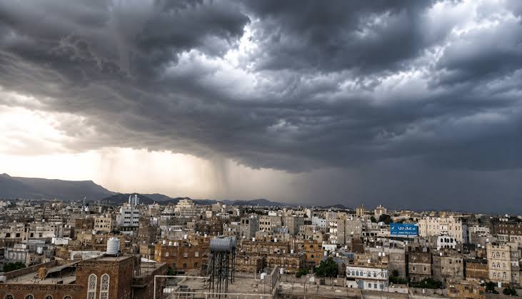 الأرصاد تحذر من تقلبات جوية ورياح قوية واضطراب البحر في عدد من المناطق اليمنية