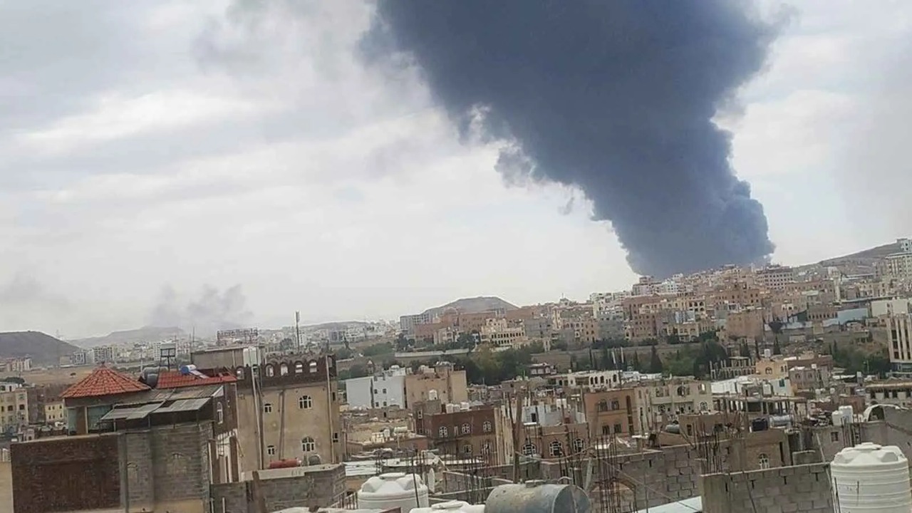 انفجارات عنيفة تهز صنعاء عقب غارات جوية على مواقع للحوثيين 1