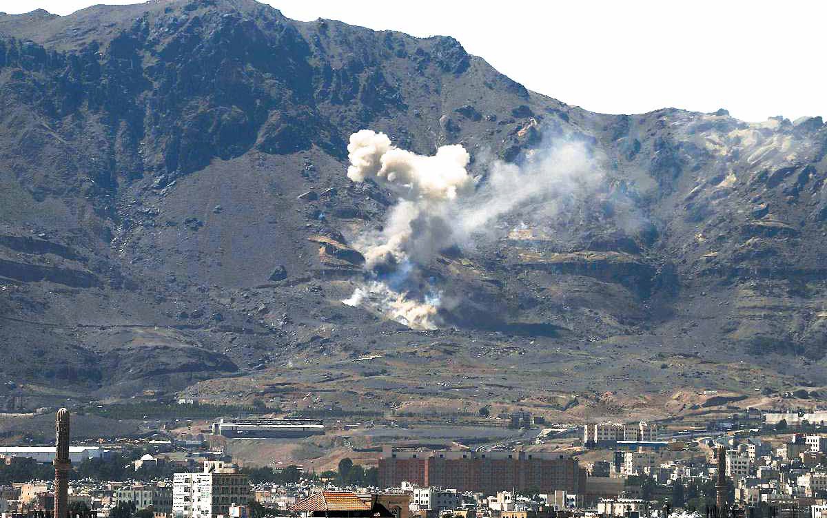 غارات جوية تستهدف مخازن صواريخ ومنصات إطلاق للحوثيين في جبل عطان بصنعاء 1
